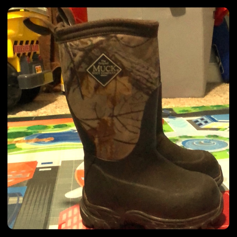 Muck boots toddler size 7